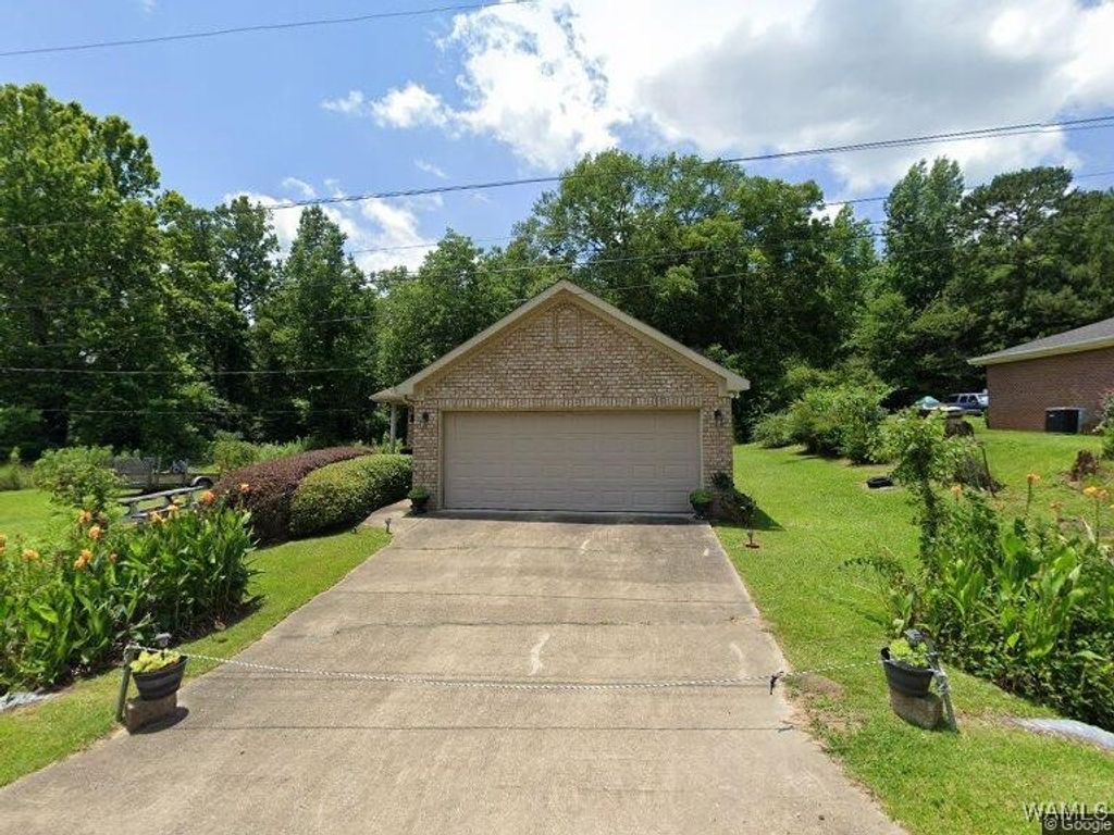 606 4th NW, Reform, AL 35481