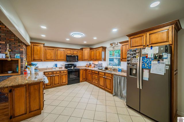 2458 Park Ave, Paducah, KY 42001