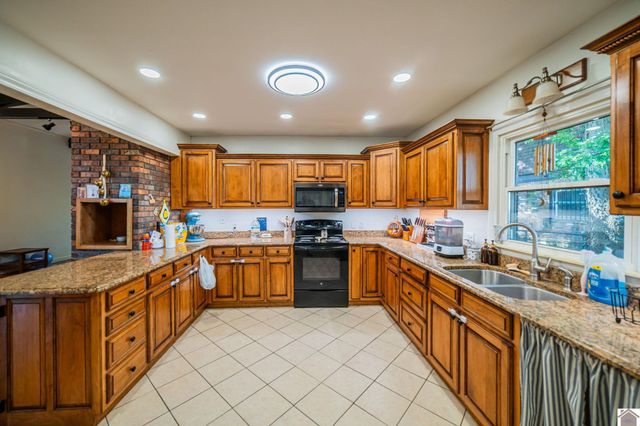 2458 Park Ave, Paducah, KY 42001