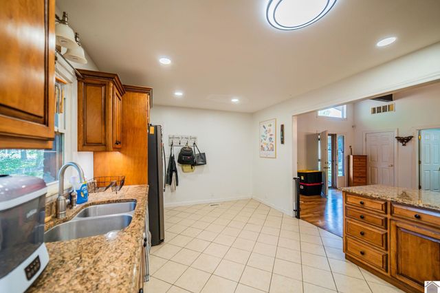 2458 Park Ave, Paducah, KY 42001
