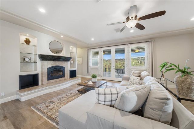 14495 Riva Ridge Cir, Auburn, CA 95602