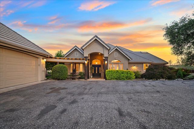 14495 Riva Ridge Cir, Auburn, CA 95602
