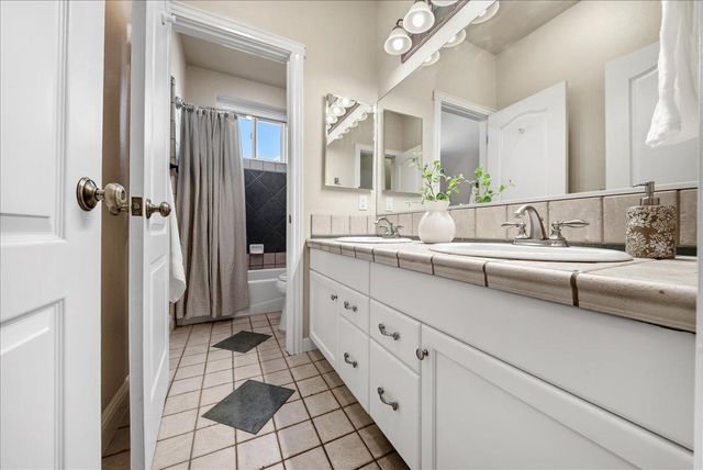 14495 Riva Ridge Cir, Auburn, CA 95602