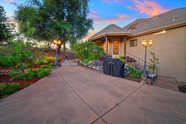 14495 Riva Ridge Cir, Auburn, CA 95602