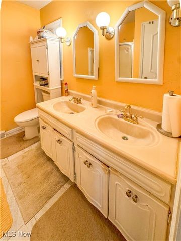 5594 Engleton Lane, Liberty, OH 44420