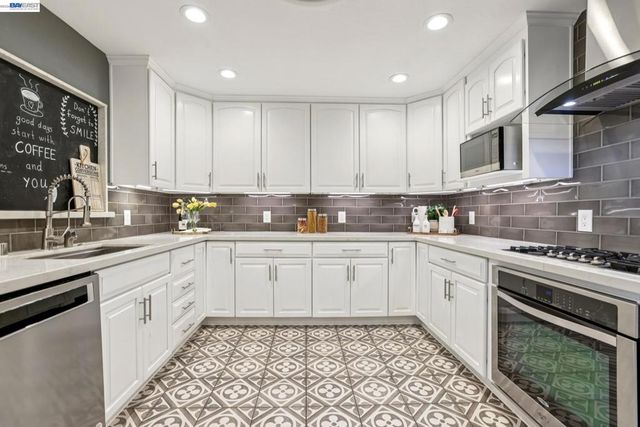 7799 Hermitage Ave, Newark, CA 94560