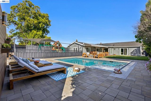 7799 Hermitage Ave, Newark, CA 94560