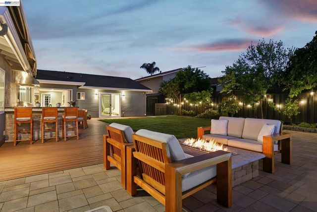 7799 Hermitage Ave, Newark, CA 94560