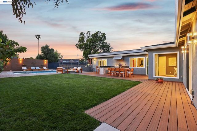 7799 Hermitage Ave, Newark, CA 94560