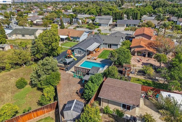 7799 Hermitage Ave, Newark, CA 94560