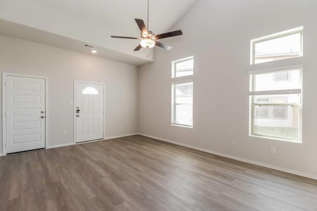 5711 Daphne Drive, Montgomery, TX 77316