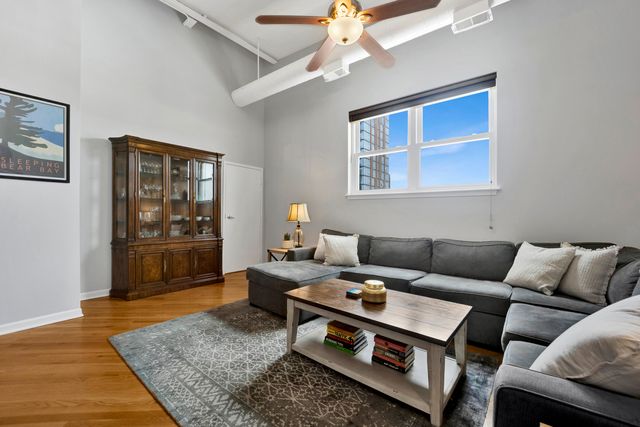 1019 W Jackson Boulevard 3J, Chicago, IL 60607