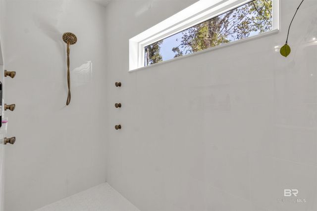 19058 James Road, Gulf Shores, AL 36542