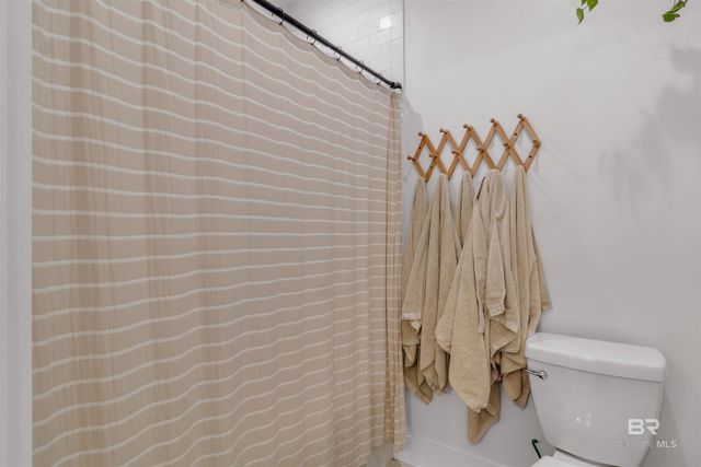 19058 James Road, Gulf Shores, AL 36542