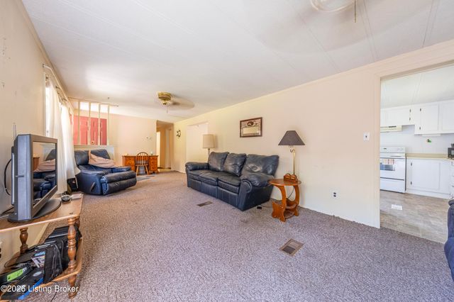 114 W Holiday Beach Loop, Mcdaniels, KY 40152