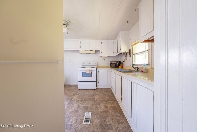 114 W Holiday Beach Loop, Mcdaniels, KY 40152