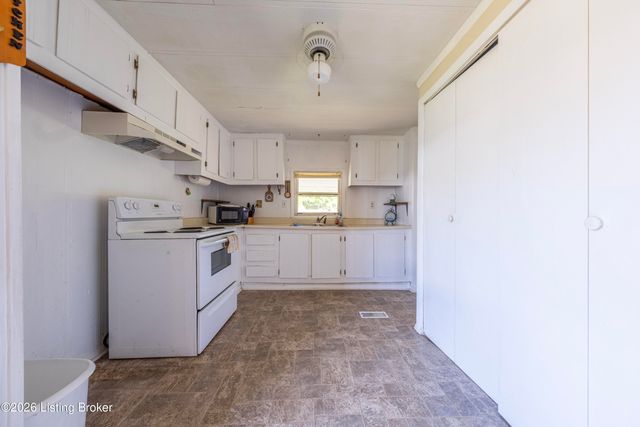 114 W Holiday Beach Loop, Mcdaniels, KY 40152