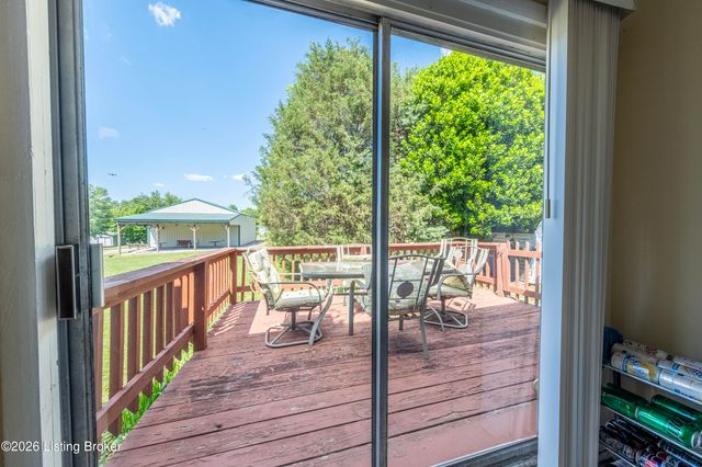 114 W Holiday Beach Loop, Mcdaniels, KY 40152