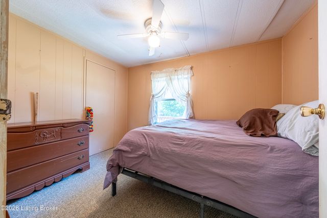 114 W Holiday Beach Loop, Mcdaniels, KY 40152