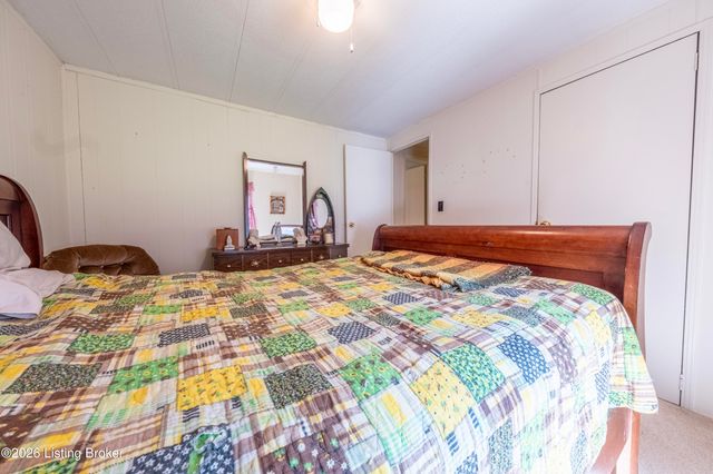 114 W Holiday Beach Loop, Mcdaniels, KY 40152