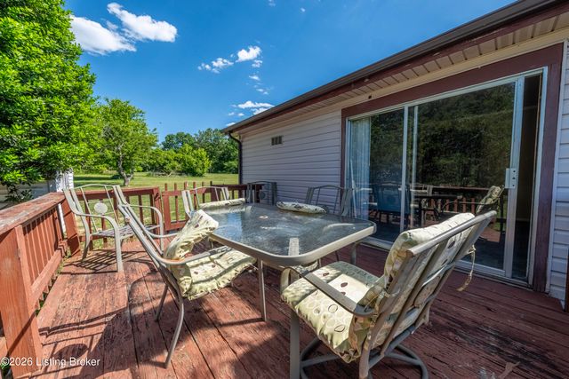 114 W Holiday Beach Loop, Mcdaniels, KY 40152