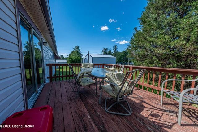 114 W Holiday Beach Loop, Mcdaniels, KY 40152