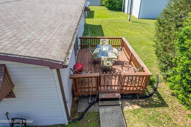 114 W Holiday Beach Loop, Mcdaniels, KY 40152