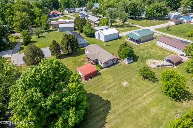 114 W Holiday Beach Loop, Mcdaniels, KY 40152