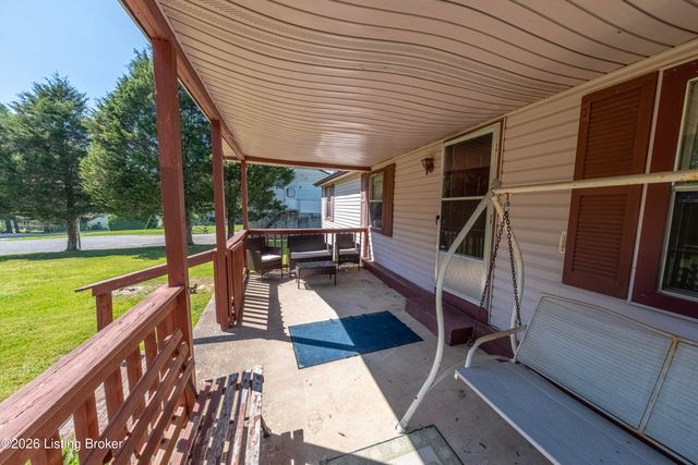 114 W Holiday Beach Loop, Mcdaniels, KY 40152