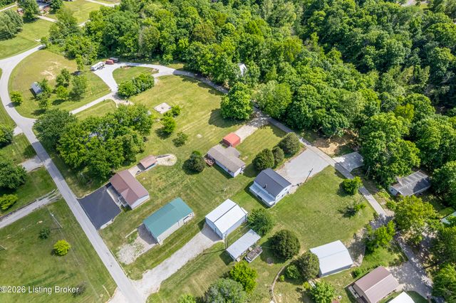 114 W Holiday Beach Loop, Mcdaniels, KY 40152