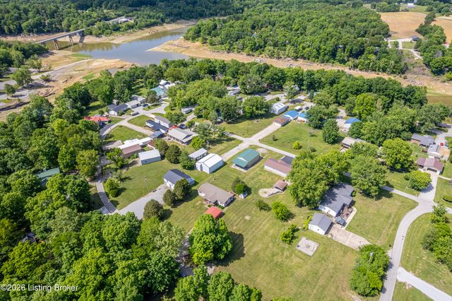 114 W Holiday Beach Loop, Mcdaniels, KY 40152