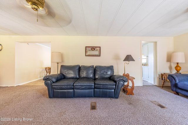 114 W Holiday Beach Loop, Mcdaniels, KY 40152