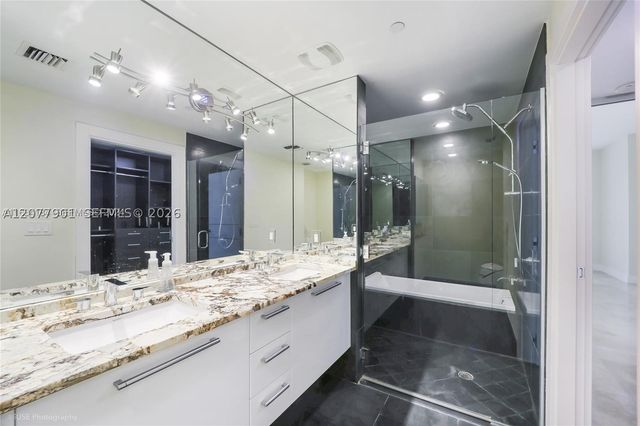 900 Biscayne Blvd 5001, Miami, FL 33132