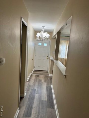 29827 Warner Avenue, Warren, MI 48092