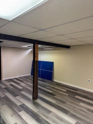 29827 Warner Avenue, Warren, MI 48092