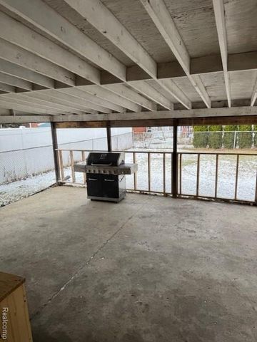 29827 Warner Avenue, Warren, MI 48092