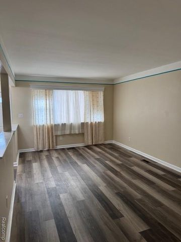 29827 Warner Avenue, Warren, MI 48092