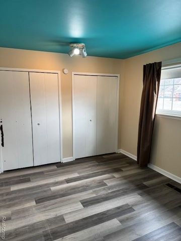 29827 Warner Avenue, Warren, MI 48092