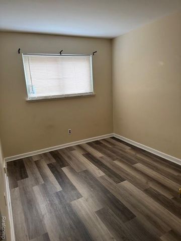 29827 Warner Avenue, Warren, MI 48092