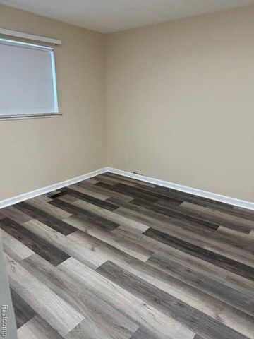 29827 Warner Avenue, Warren, MI 48092