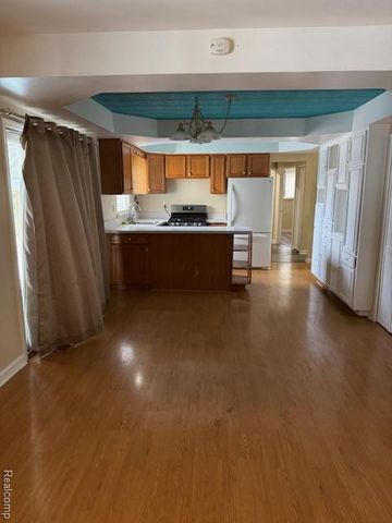 29827 Warner Avenue, Warren, MI 48092