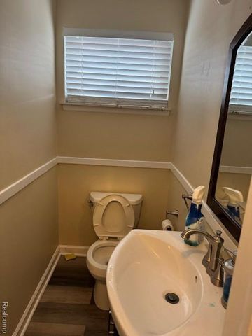 29827 Warner Avenue, Warren, MI 48092