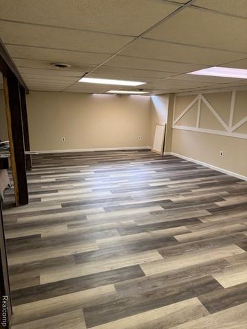 29827 Warner Avenue, Warren, MI 48092