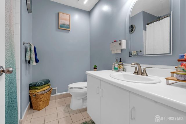 5 Ardmore Place, East Brunswick, NJ 08816