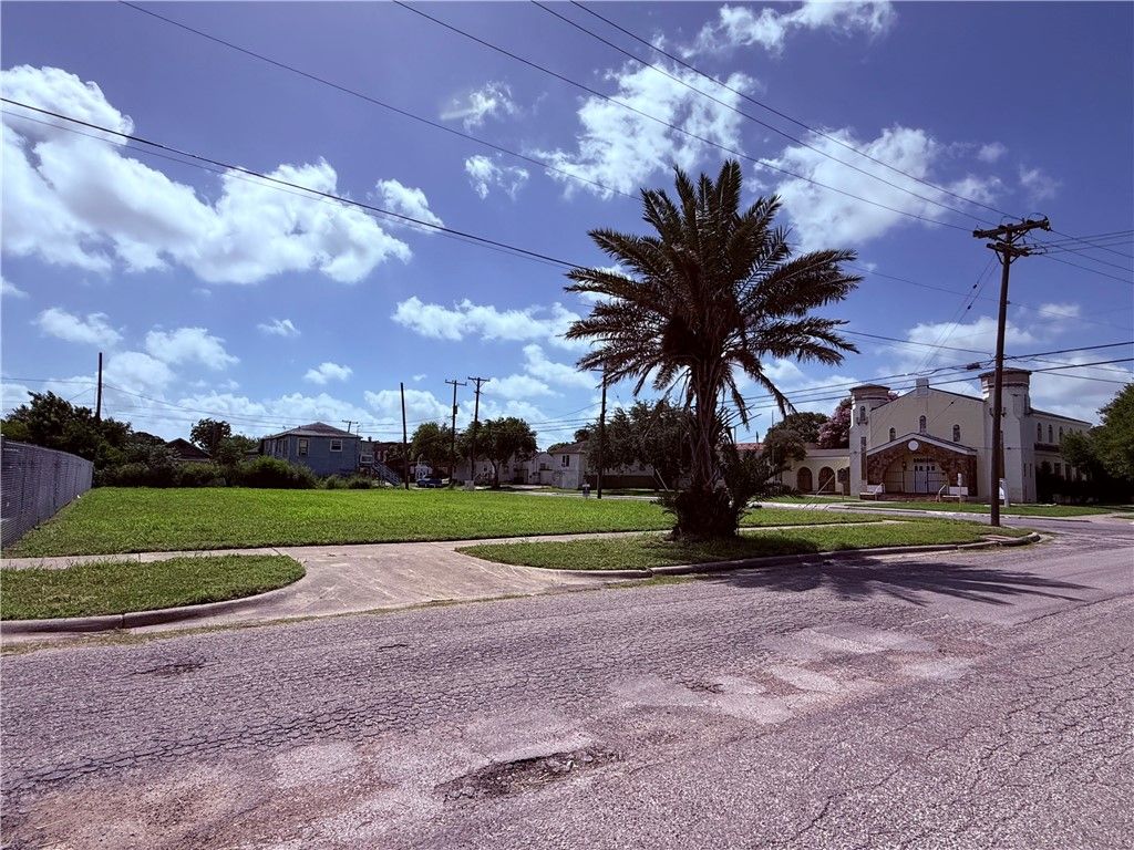 1324 Craig St, Corpus Christi, TX 78404 — exterior