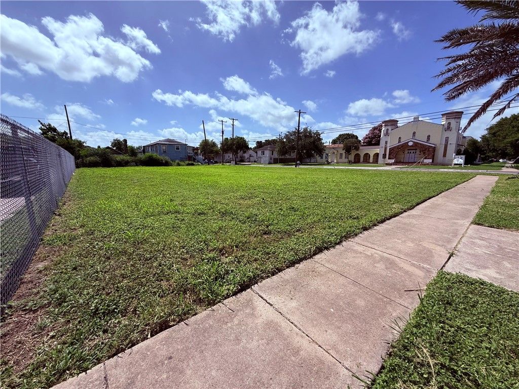1324 Craig St, Corpus Christi, TX 78404 — photo 2