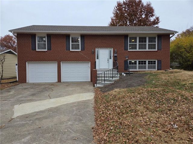 313 Goodrich Drive, Warrensburg, MO 64093
