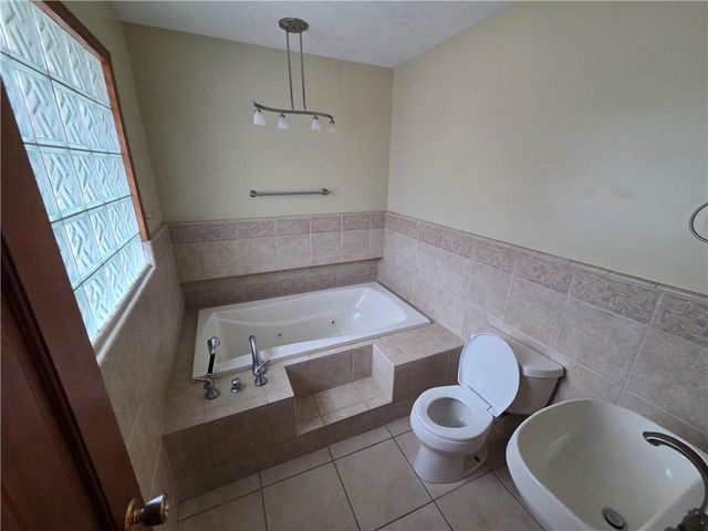 313 Goodrich Drive, Warrensburg, MO 64093