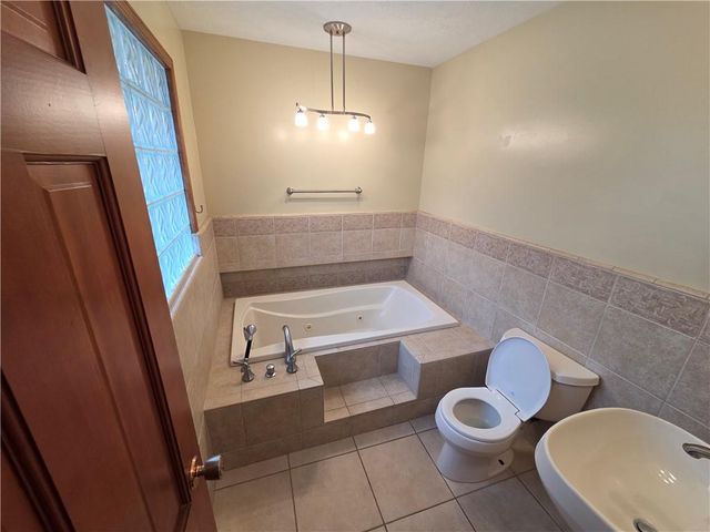 313 Goodrich Drive, Warrensburg, MO 64093