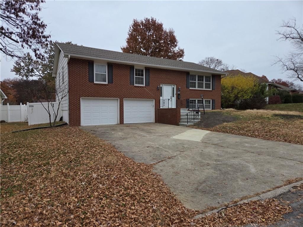 313 Goodrich Drive, Warrensburg, MO 64093